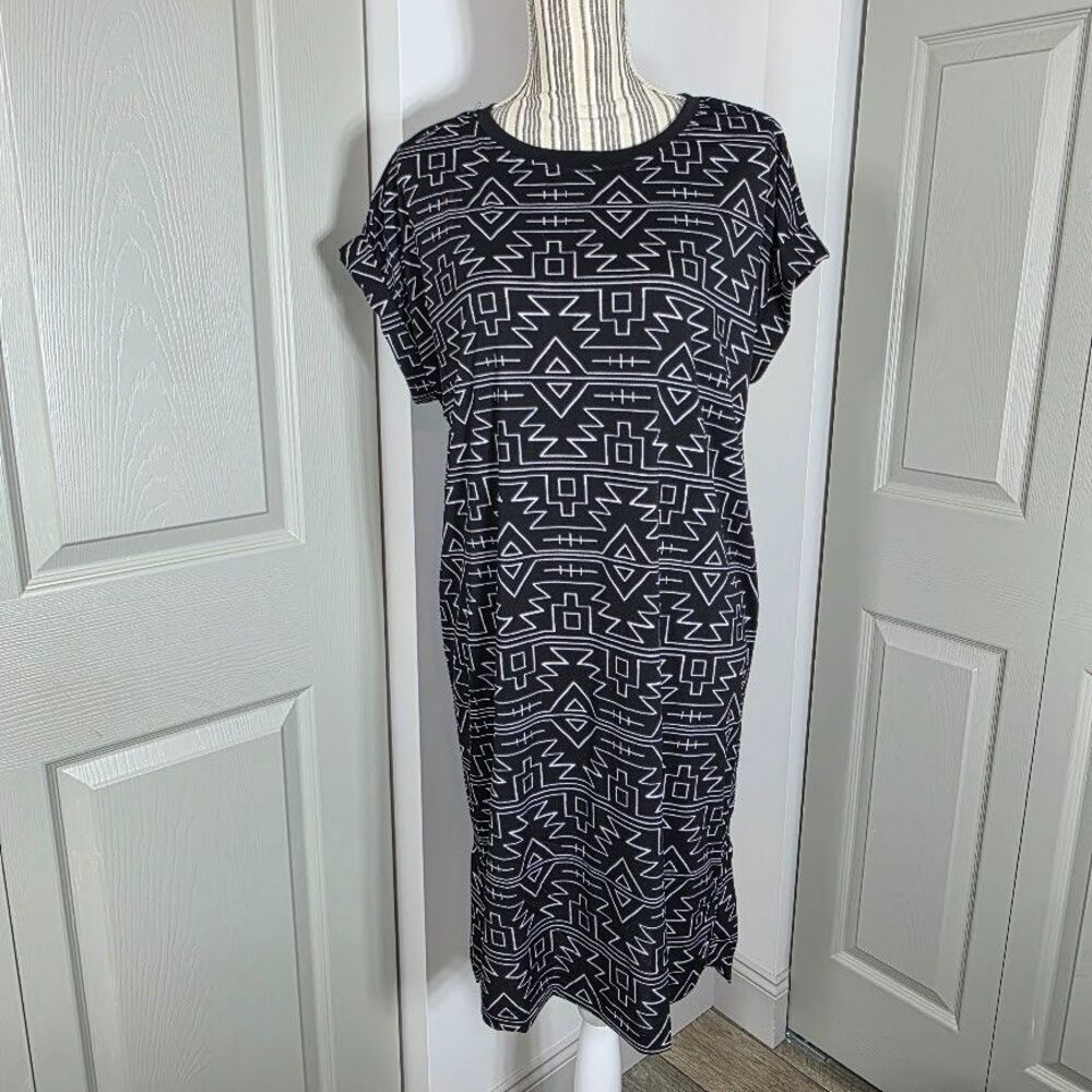 LuLaRoe Chelsea T-Shirt Dress S Black White Geo Pattern Rolled Sleeve Split Hem